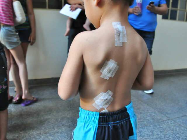  Homem que esfaqueou filhos da 'ex' ap&oacute;s fim de namoro deve se entregar