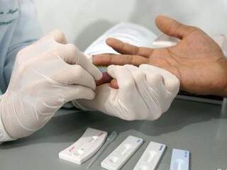 Testes rápidos para confirmação da doença são feitos nas unidades básicas de saúde da Capital. (Foto: Divulgação PMCG)