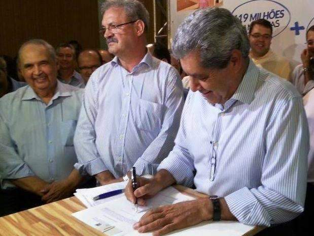 Andr&eacute; assina e lan&ccedil;a obras em Dourados em investimento de R$ 240 milh&otilde;es