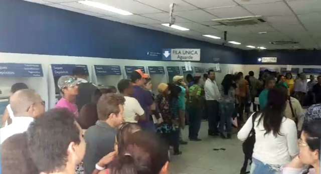AO VIVO: Trabalhadores lotam ag&ecirc;ncia da Caixa no &uacute;ltimo dia de saque do FGTS