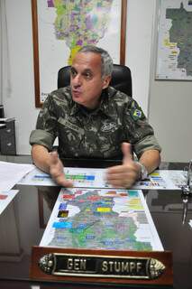 Chefe de Operações do CMO, General Stumpf conta a estratégia usada para impedir a chegada do vírus da aftosa (Foto: João Garrigó)