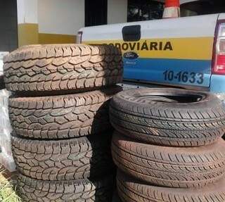 Segundo a Polícia, pneus seriam revendidos em Goiás. (Foto: Divulgação)