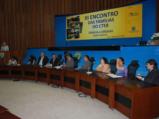 Encontro apresenta programa de recupera&ccedil;&atilde;o para dependentes qu&iacute;micos