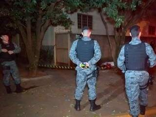 Rapaz &eacute; assassinado com cinco tiros enquanto deixava lanchonete