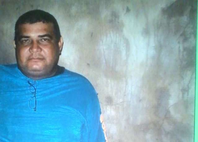 Homem diz que jogou soda c&aacute;ustica na esposa pensando que fosse &oacute;leo