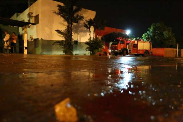 Jovem &eacute; baleado e pede socorro em quartel dos Bombeiros no Tijuca II