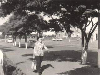 No ano de 1972, dona Luiza, mãe de Horaide caminha pela avenida que tinha no fundo a Perpétuo Socorro.
