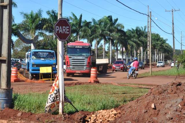 Em obras, Avenida Tamandar&eacute; vira cen&aacute;rio de rally e preju&iacute;zos