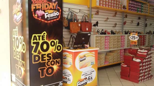 Panetone, roupas e televis&atilde;o, tudo entra na promo&ccedil;&atilde;o do Black Friday