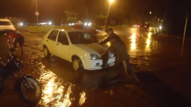 Em tr&ecirc;s horas de chuva, volume de &aacute;gua foi de 34,8 mm em Campo Grande