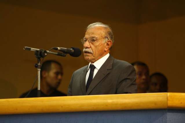 Defesa j&aacute; ocupa a tribuna; advogado fala antes do prefeito Bernal