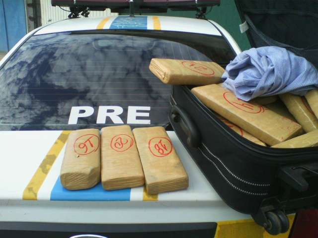 Pol&iacute;cia flagra malas &ldquo;recheadas de maconha&rdquo; em &ocirc;nibus que voltava da fronteira