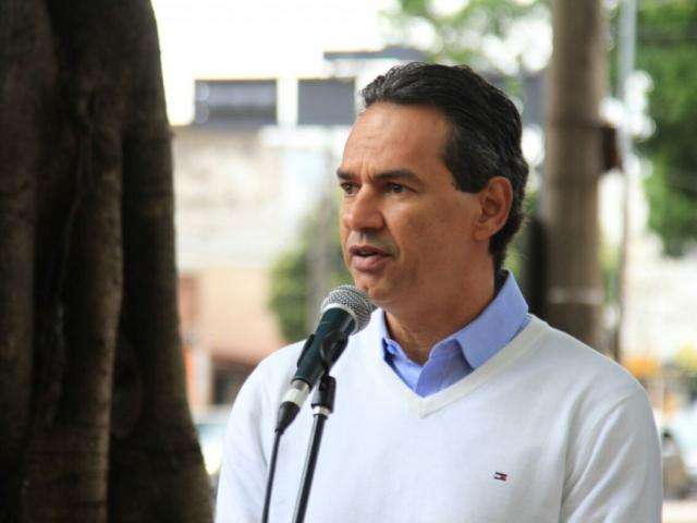 &quot;D&aacute; outra vida&quot;, diz prefeito ao entregar 70% de obra na regi&atilde;o Norte