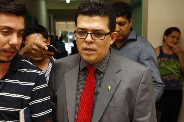 Olarte se re&uacute;ne com equipe t&eacute;cnica na Caixa e diretoria da Santa Casa