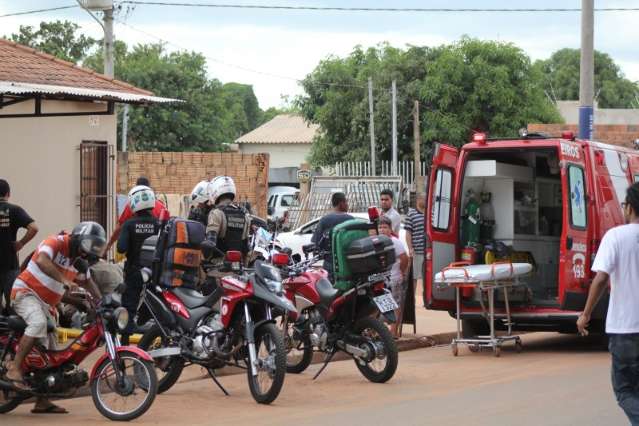 Motociclista &eacute; internado com suspeita de fratura ap&oacute;s chocar-se com caminh&atilde;o