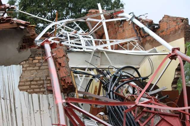 Ap&oacute;s dois anos, fam&iacute;lia que teve casa destru&iacute;da por torre pede justi&ccedil;a