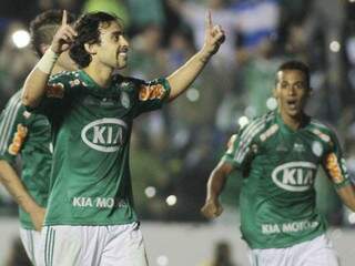 Valdívia comemora gol que deixou o Palmeiras com vantagem na decisão (Foto: Divulgação)