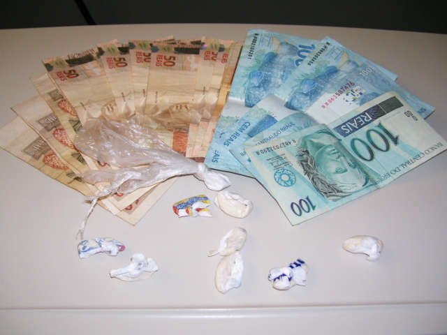  Pol&iacute;cia Militar prende homem por tr&aacute;fico de droga em Camapu&atilde;