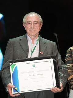 José Batista Sobrinho foi homenageado com o título de Cidadão Sul-Mato-Grossense (Foto: João Quesada)