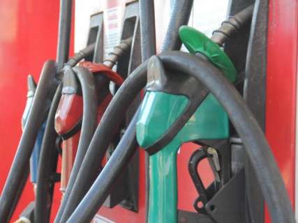 Oscilação no preço da gasolina faz consumidor caçar posto mais barato