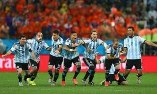 Argentinos celebram a classificação para a final contra a Alemanha (Foto: Getty Images / Fifa)