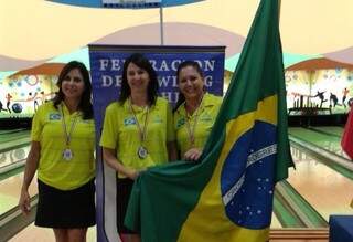 Marlene Bonacina (ao centro), Titila Alvarez (BA) e Léa Castro (RJ) ficaram com a medalha de prata na fase de tercetos (Foto: Divulgação)