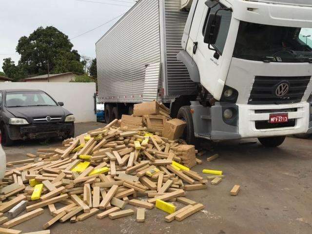 Pol&iacute;cia intercepta carga de 1,8 tonelada de maconha que iria para MG
