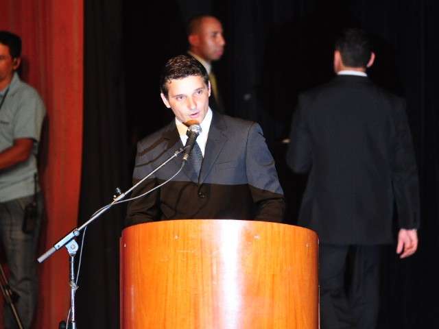 Vereadores criticam a&ccedil;&atilde;o contra servidor; um pede que Bernal renuncie