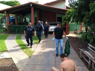 Camilo Vinicius D’Amico Freitas foi encontrado nu  no quintal da casa (Foto: Adilson Domingues)