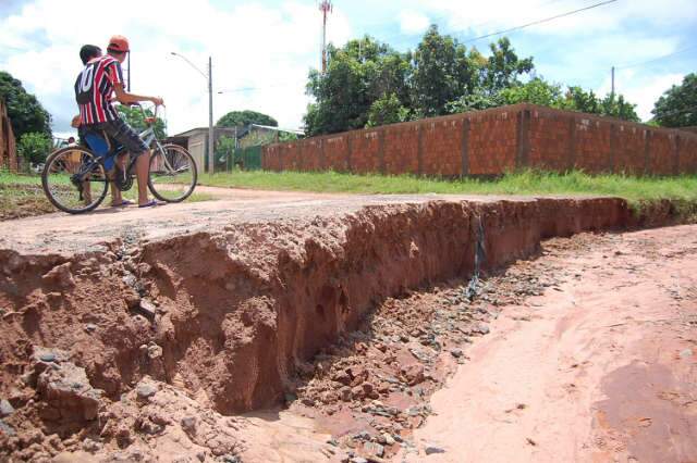  Chuva causa eros&atilde;o e preocupa moradores no bairro Nova Lima