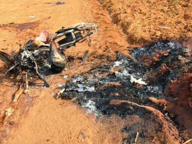  Moto explode ao colidir com carreta e dois morrem em acidente na BR 359