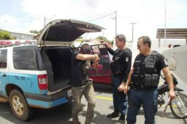  Dupla que assaltou lot&eacute;rica e fez ref&eacute;ns no Mato Grosso &eacute; presa em MS