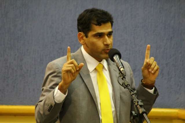 Prefeito perde dois vereadores da base na vota&ccedil;&atilde;o da processante
