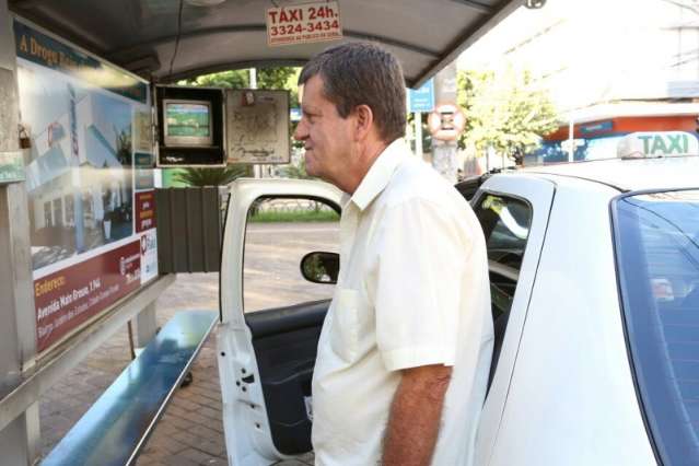 Quem n&atilde;o pode parar, se conforma em ver partes do jogo no trabalho