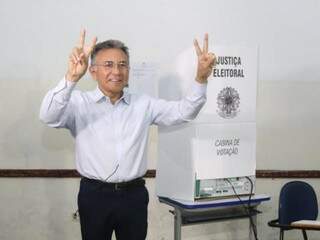 Odilon de Oliveira (PDT) votando em Campo Grande (Foto: Marcelo Victor - Assessoria)