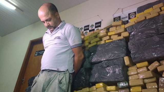 Opera&ccedil;&atilde;o da PRF e Denar prende caminonheiro com mais de uma tonelada de maconha