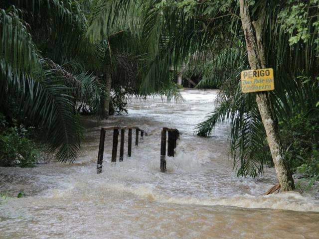 Chuvas fazem Rio Formoso subir 3 metros na &#039;maior cheia em 20 anos&#039;