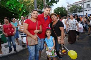 Família de dona Vera Rolim acredita que inauguração promoveu encontro de gerações (Foto: Paulo Francis)