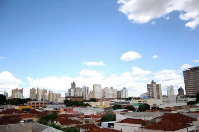 Domingo amanheceu com sol, mas previs&atilde;o &eacute; de tempo nublado em todo Estado