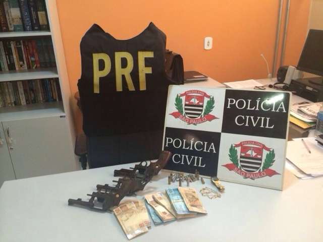 Adolescentes s&atilde;o pegos ap&oacute;s roubar caminhonete, arma e R$ 12 mil