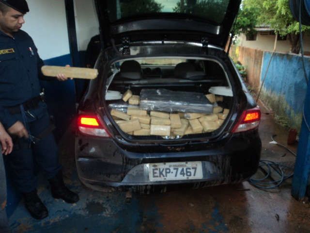  Dois jovens s&atilde;o presos com 153 quilos de maconha em Corguinho 