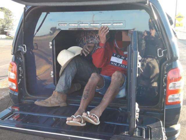 Paulistas s&atilde;o presos com &ldquo;super maconha&rdquo; escondida em lateral de carro