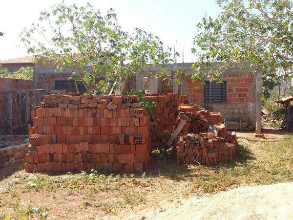 Filho vai &agrave; casa do pai, encontra homem morto e aciona a PM