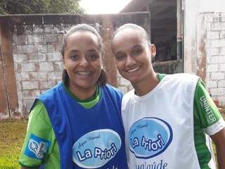 Ludmila (esquerda) com Tainá: sul-mato-grossenses foram convidadas a jogar em time de Brasília (Foto: divulgação)