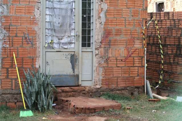 &ldquo;Tinha sangue at&eacute; na parede&rdquo;, diz vizinho de homem morto com 29 facadas