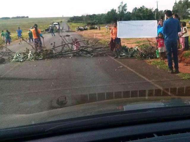 &Iacute;ndios bloqueiam rodovia em protesto a melhorias no atendimento &agrave; sa&uacute;de