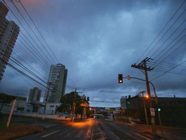 C&eacute;u nublado, chuva e term&ocirc;metros que marcam at&eacute; 30&deg;C nesta 2&ordf;-feira