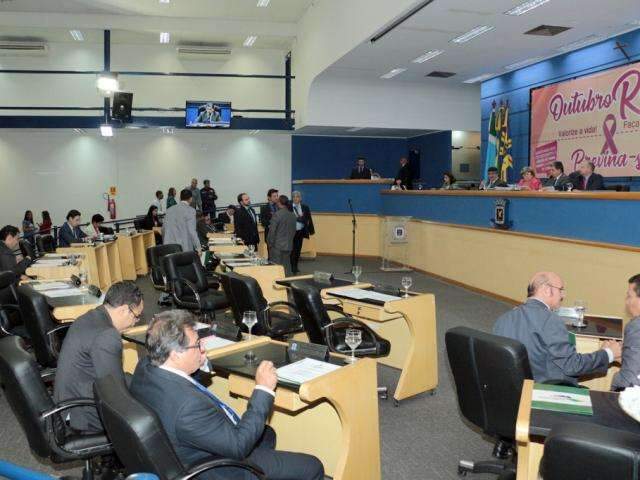 C&acirc;mara derruba veto ao projeto que prev&ecirc; instala&ccedil;&atilde;o de cal&ccedil;adas artificiais