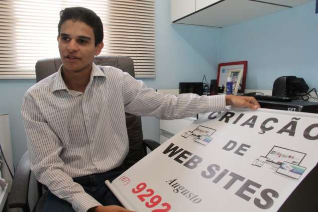 Quarto vira escrit&oacute;rio e aos 16 anos estudante se torna empres&aacute;rio