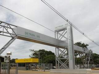 Entrada do Detran-MS na saída para Rochedo, em Campo Grande (Foto: Divulgação)